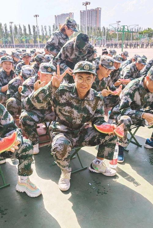 吃瓜爆料軍訓(xùn)跳舞視頻,揭秘軍訓(xùn)跳舞視頻背后的故事  第2張
